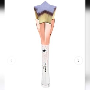 IT Cosmetics Heavenly Luxe Limited Edition Foundation Brush. New In Box. Sealed.